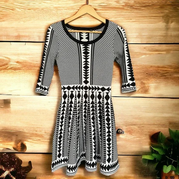 NWT Nina Leonard Black/Ivory Geometric Print Sweater Dress, Size S - Picture 3 of 7